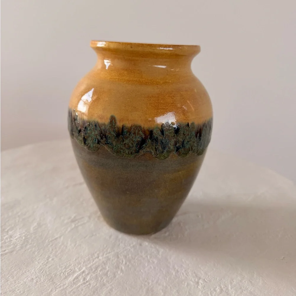 HANDMADE SIGNED STUDIO POTTERY VASE COTTAGE-CORE GREEN/YELLOW BOHO WABI-SABI EUC